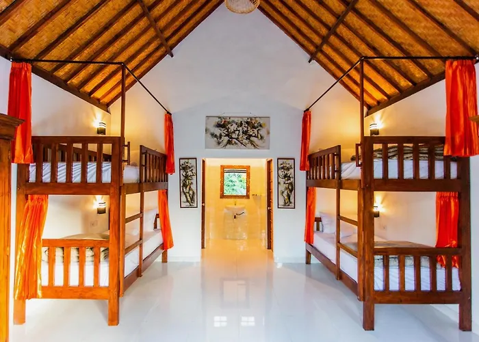 Camar & Hostal Toyapakeh